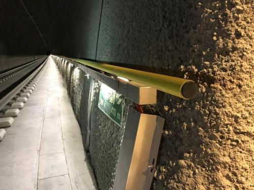 GFK Handlauf im Tunnel